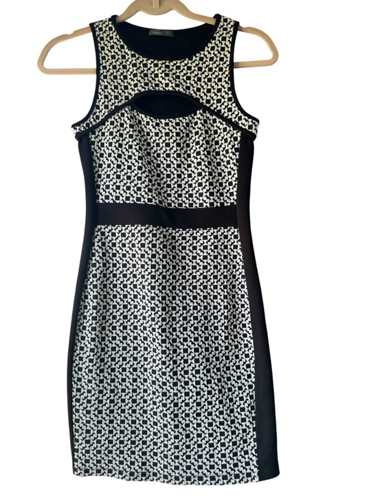 Soprano Dresses & Skirts - Women’s Soprano Sleeveless Black & White Patterned Fitted Sheath Dress, Small